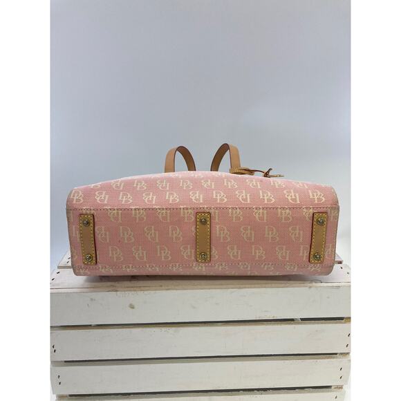 DOONEY & BOURKE LIGHT PINK SIGNATURE PRINT CANVAS  SHOULDER BAG - Picture 12 of 16